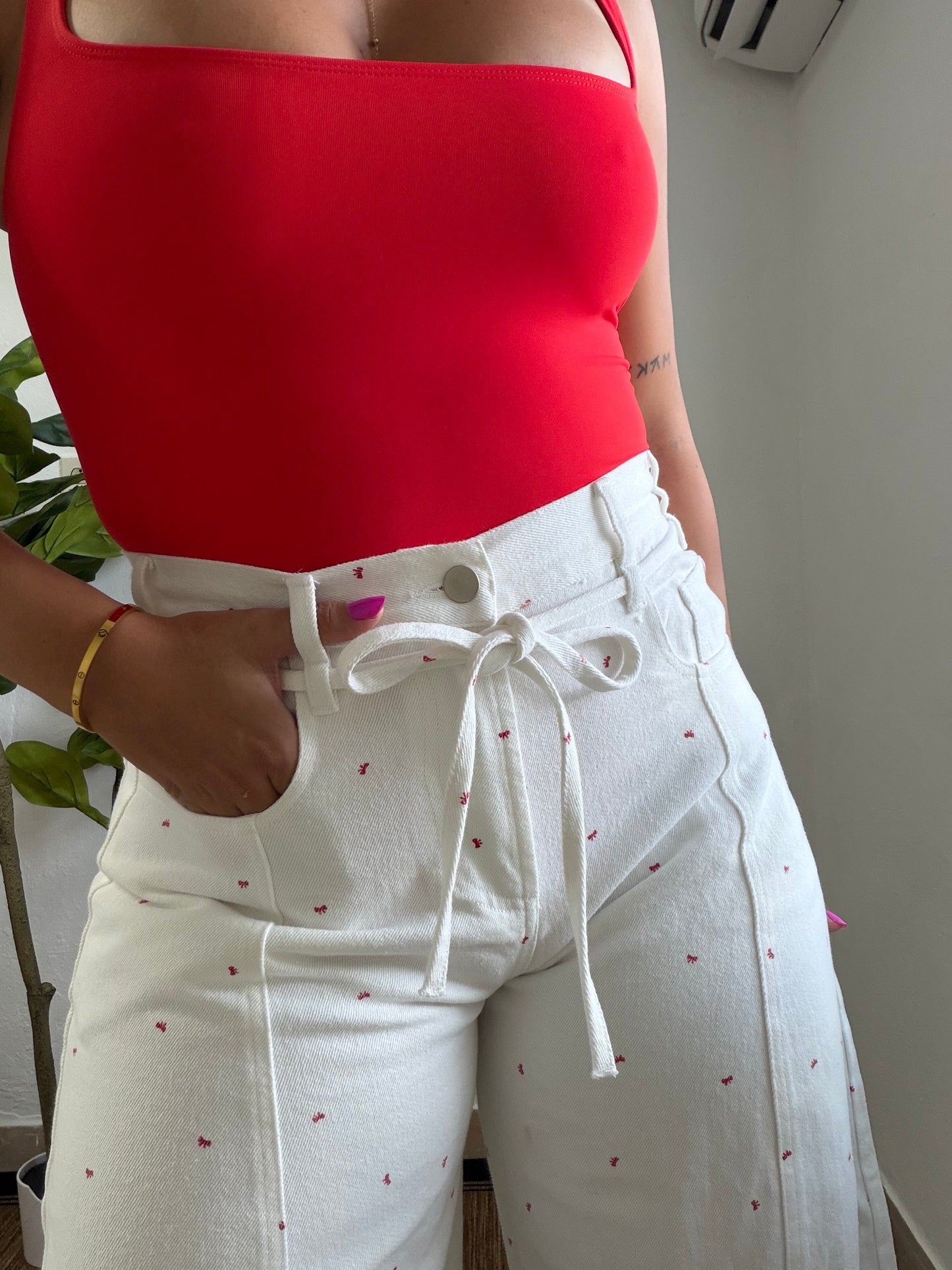 Little Bow White Barrel Jean