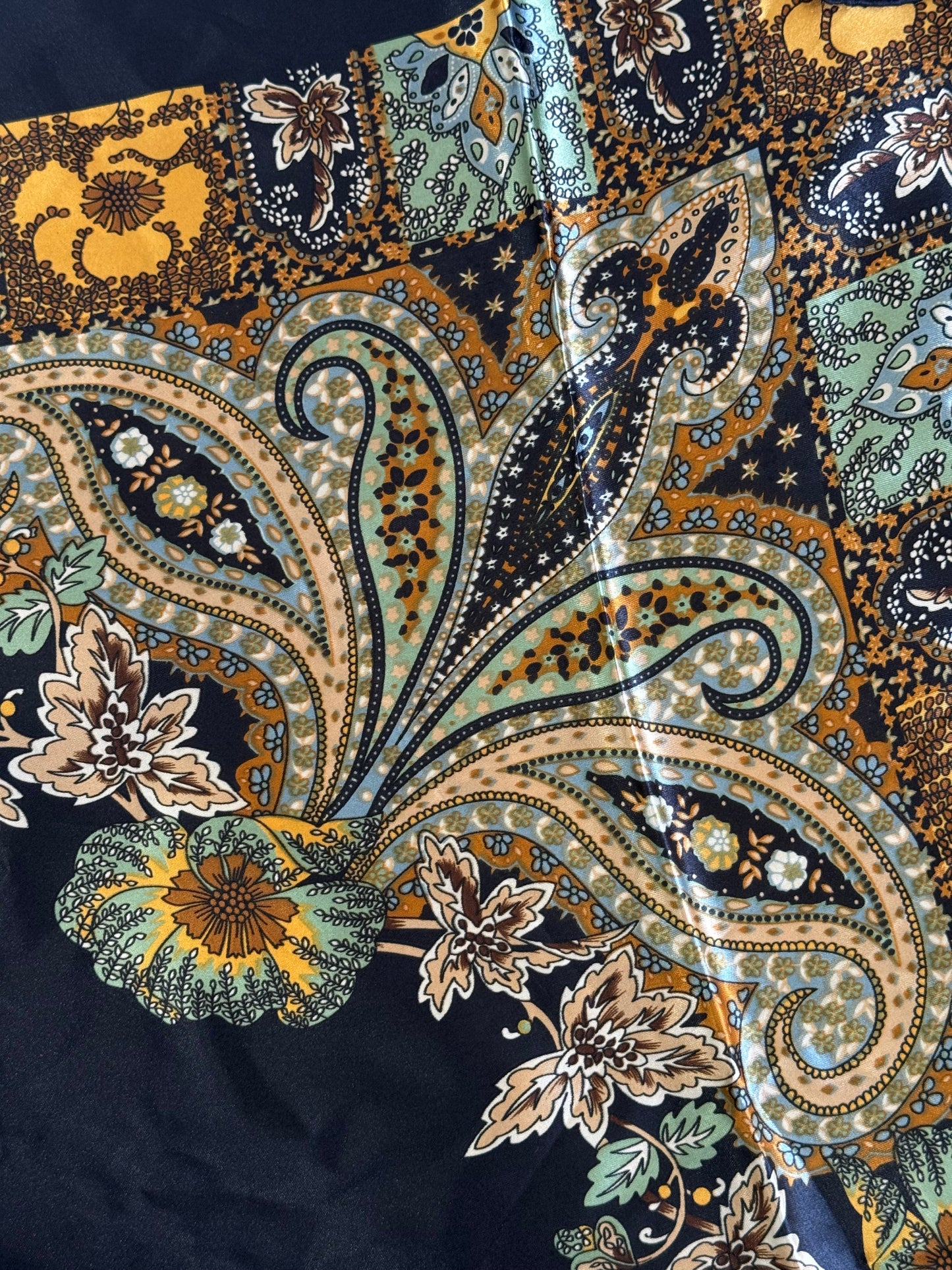 Black Detail Bandana